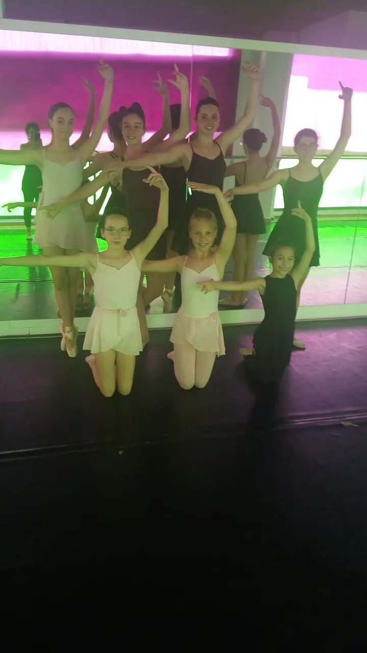 Asociación De Danza Canto E Interpretación Talitha Cumi — Baile en la Petxina, Valencia