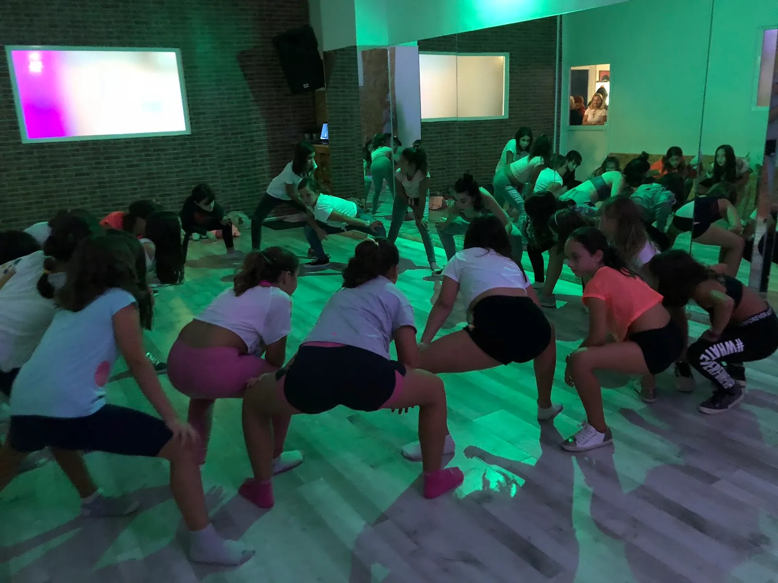 Funkadelic Dance Studio — baile-studio en Alicante — 3
