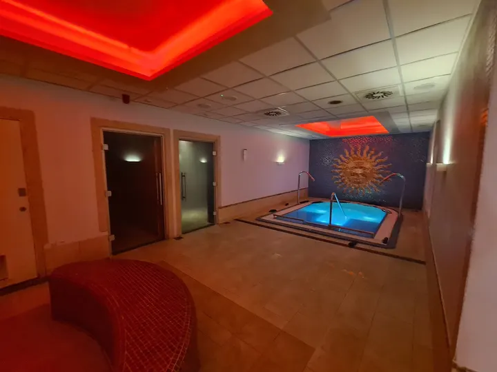 Fullwell Cross Leisure Centre — fitness studio in London — 5