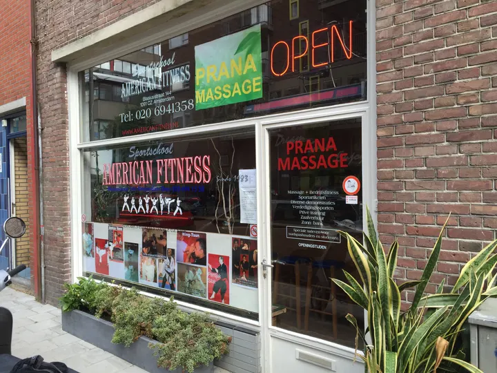 Sportschool American Fitness (R.E. Poublon) — Sportschool in Oost, Amsterdam