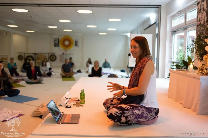 Sacred Feminine Breathwork — meditation-studio in Hamburg — 5