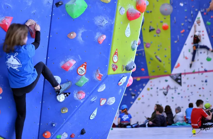 SLAB, SALA D'ESCALADA — Escalada en Reus