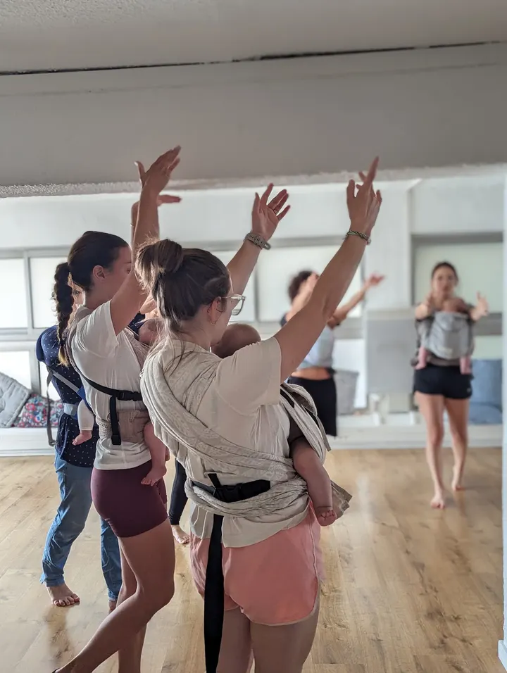 Atelier Danse & Portage Aix / Cours de danse maman-bébé / Baby dance class — danse-studio à Cuques, Aix-en-Provence — 2