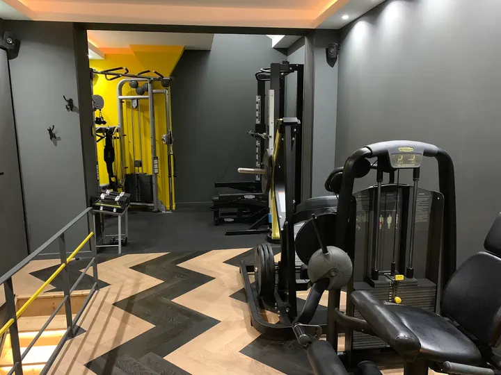Make Me Fit Studio — Coaching personnel à Paris 10e Arrondissement, Paris