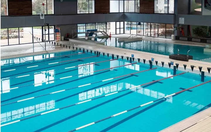 Piscine Boulogne Billancourt 165 Rue du Vieux Pont de Sèvres, 92100 Boulogne-Billancourt — Salle de fitness à Rives de Seine, Boulogne-Billancourt