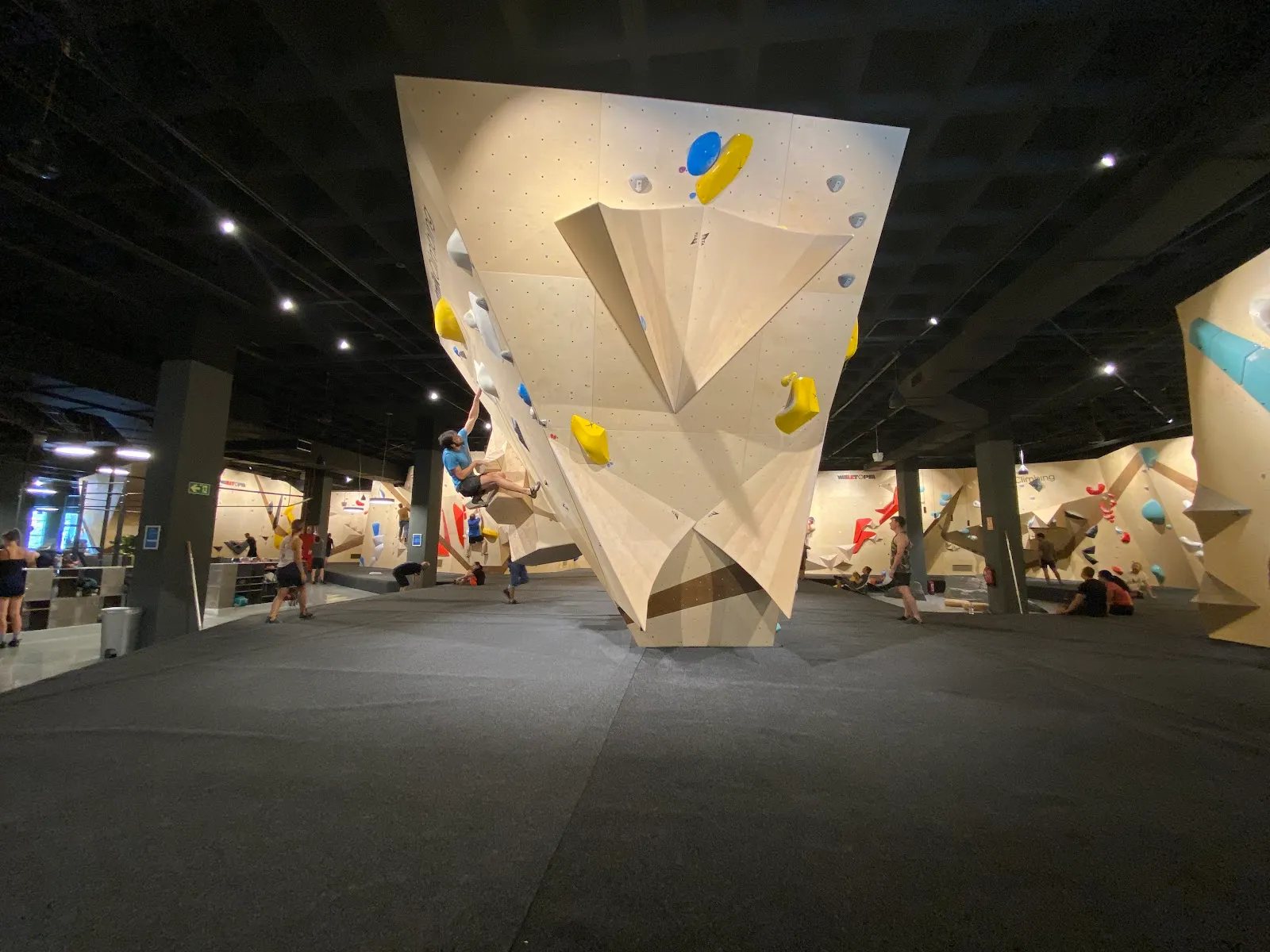 Sputnik Climbing Legazpi - Rocódromo escalada en Madrid — boulder-studio en Arganzuela, Madrid — 2