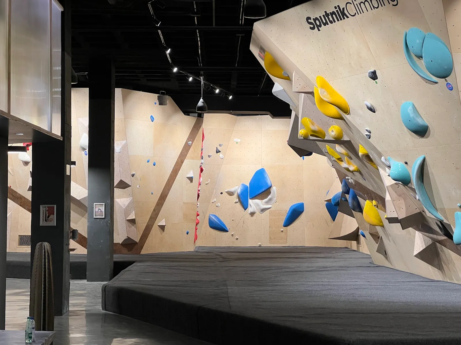 Sputnik Climbing Legazpi - Rocódromo escalada en Madrid — boulder-studio en Arganzuela, Madrid — 3