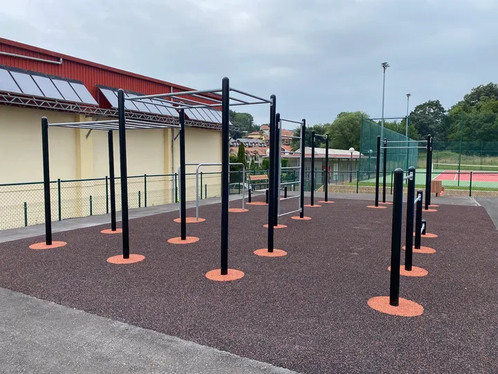 Parque calistenia - Calisthenics park - Street workout — estudio de fitness-studio en Sobremazas, Solares — 2