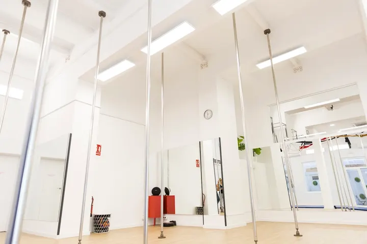 Acrobatics School by Xevi & Eli — aerial-studio en Sarrià - Sant Gervasi, Barcelona — 3
