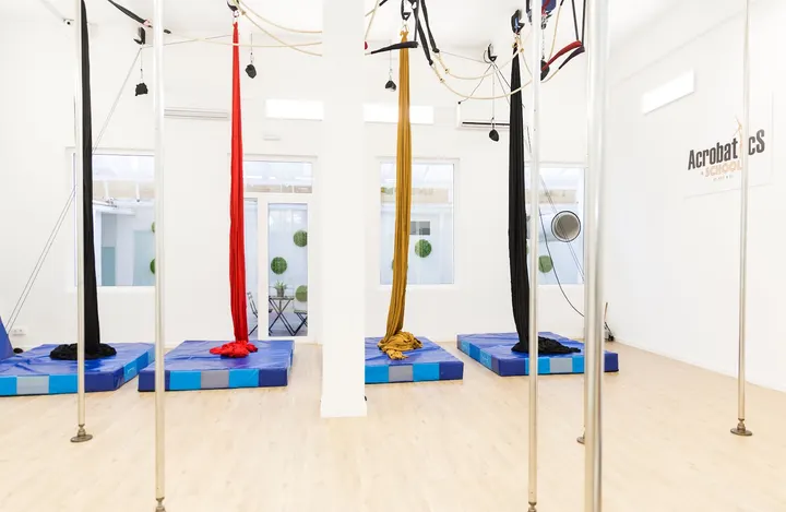 Acrobatics School by Xevi & Eli — aerial-studio en Barcelona — 4