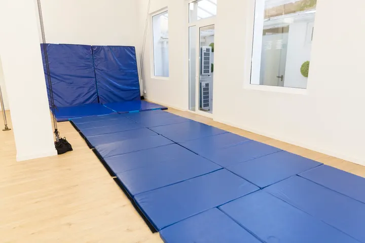 Acrobatics School by Xevi & Eli — Gimnasia en Sarrià - Sant Gervasi, Barcelona