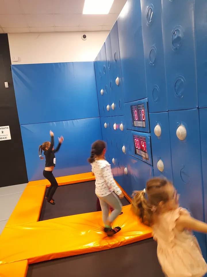 New Jump Karaoké VIP Room — gymnastique-studio à Nîmes — 3