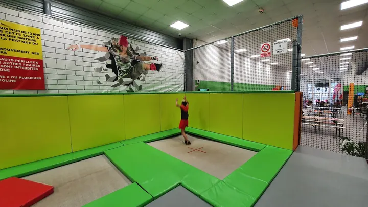 New Jump Karaoké VIP Room — gymnastique-studio à Nîmes — 4