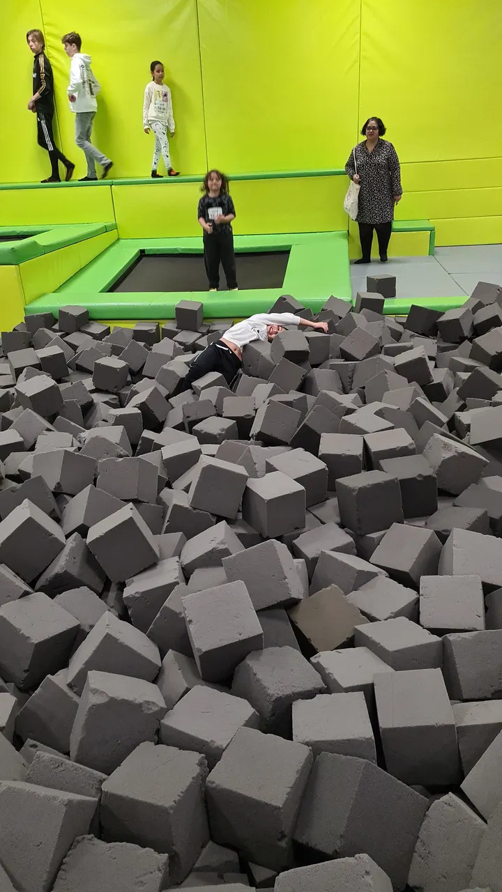 New Jump Karaoké VIP Room — gymnastique-studio à Nîmes — 5