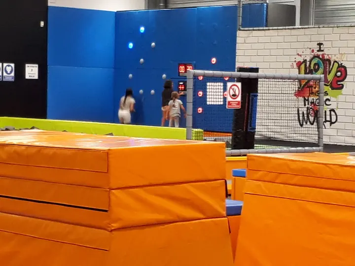 New Jump Karaoké VIP Room — Gymnastique à Saint-Césaire, Nîmes