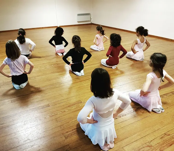 Cours de danse D'ARTSLOVO — danse-studio à Quartier Bords et Val de Seine / Les Arches, Issy-les-Moulineaux — 3