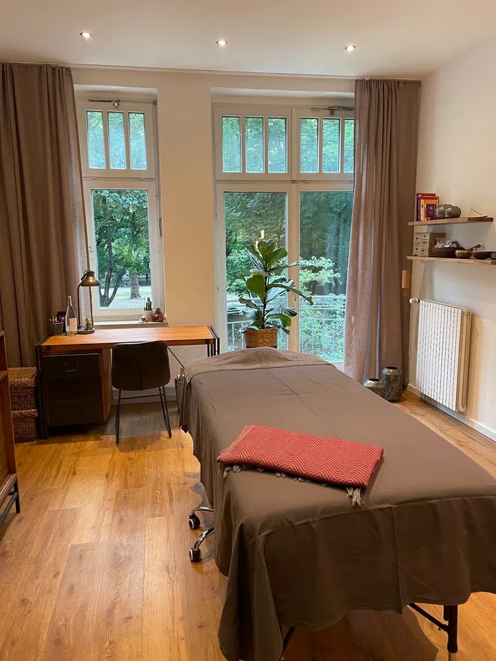 Nina Schaller frei-heil-sein — yoga-studio in Oberbilk, Düsseldorf — 2