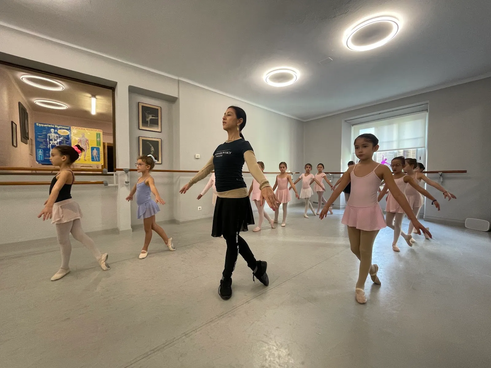 ESCUELA DE BALLET VAGANOVA — baile-studio en Pontevedra — 3