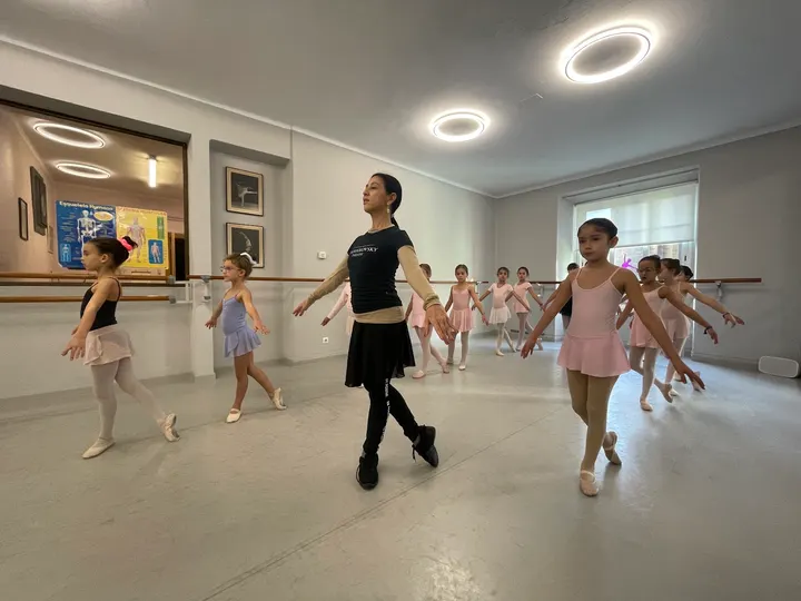 ESCUELA DE BALLET VAGANOVA — baile-studio en Pontevedra — 3