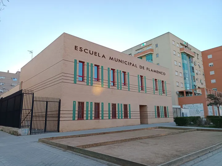 Escuela Municipal de Flamenco de Granada — baile-studio en Joaquina Eguaras, Granada — 3