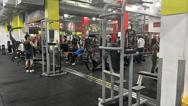 Athletic Center Fitness Club Sala Pesi — palestre-studio a Palermo — 5