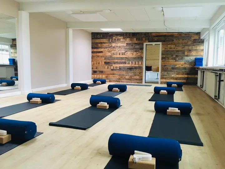Yoga ved Mitzi Persson — Yoga i Skibhuskvarteret, Odense C