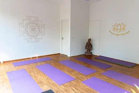 Akademie für traditionelles Yoga — yoga-studio in Freiburg im Breisgau — 5
