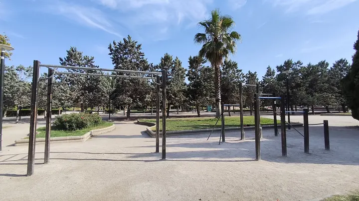 Parque de calistenia y barras — entrenamiento funcional-studio en La Almozara, Zaragoza — 3