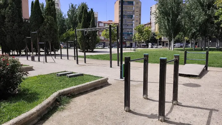 Parque de calistenia y barras — Calisthenics en La Almozara, Zaragoza