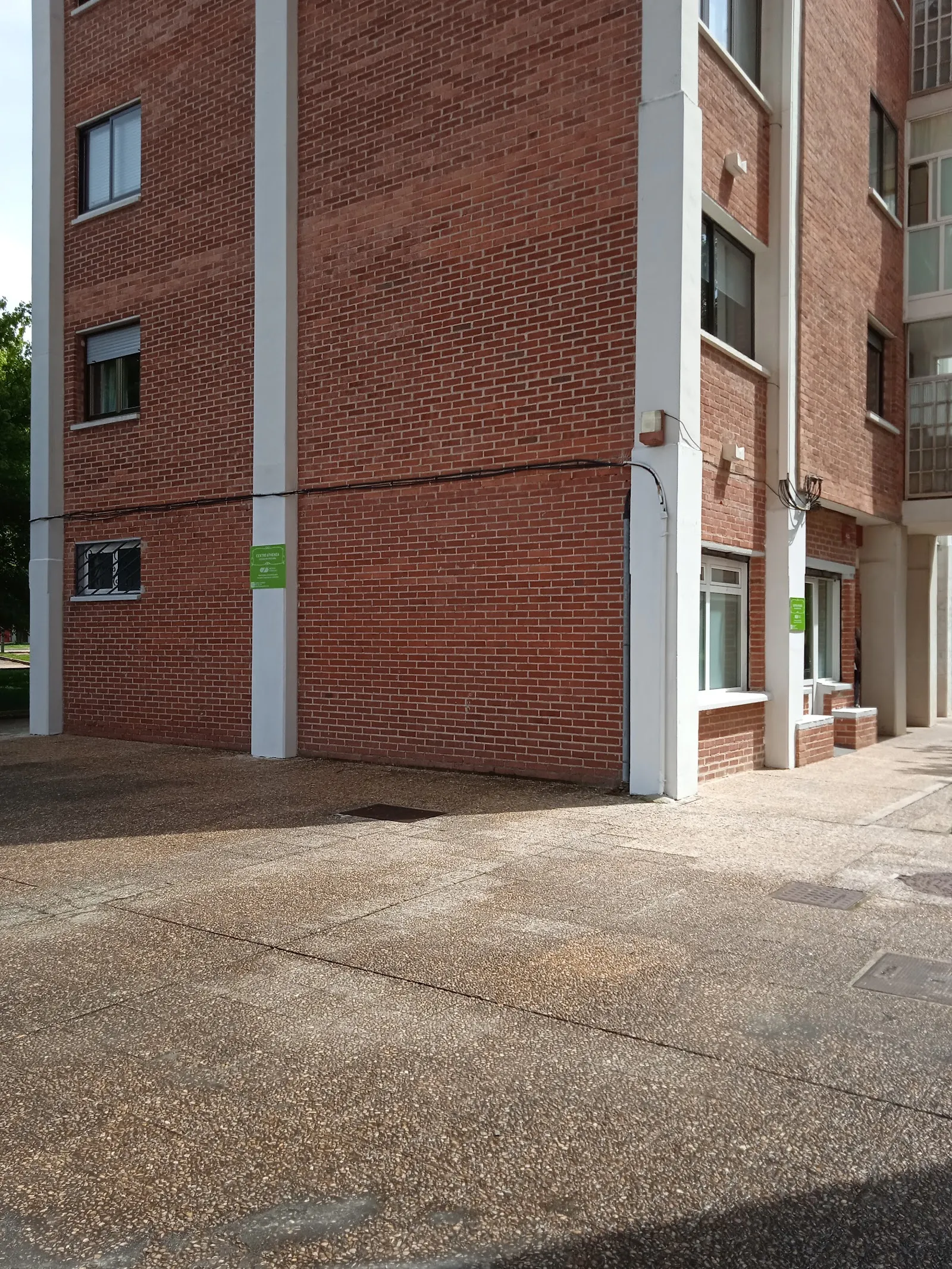 CENTRO ATHENEA - Educación postural — estiramientos-studio en Ermitagaña-Mendebaldea, Pamplona — 2