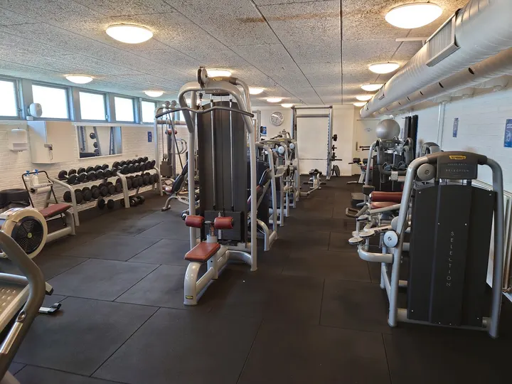Guldager Idrætscenter — Træningsstudio i Frøkær, Esbjerg