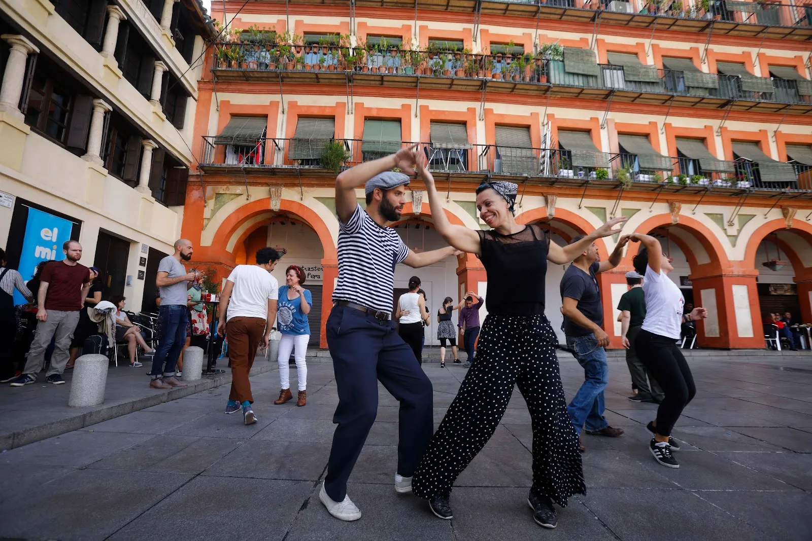 Lindy Lovers Swing Córdoba (escuela de bailes swing, lindy hop, solo jazz) — baile-studio en Distrito Poniente Sur, Córdoba — 3
