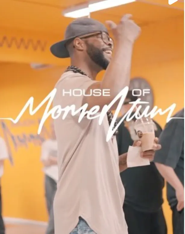House of Momentum — dans-studio i Holbæk — 2