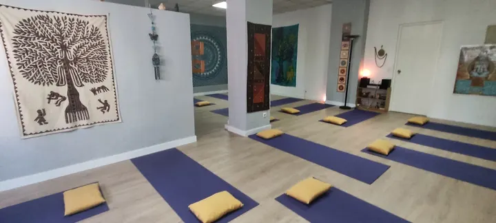 Centro de Yoga y Terapia Encuentro — Yoga en Moratalaz, Madrid