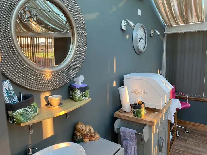 Vénia's Health Hub — fitness studio in Alford — 3