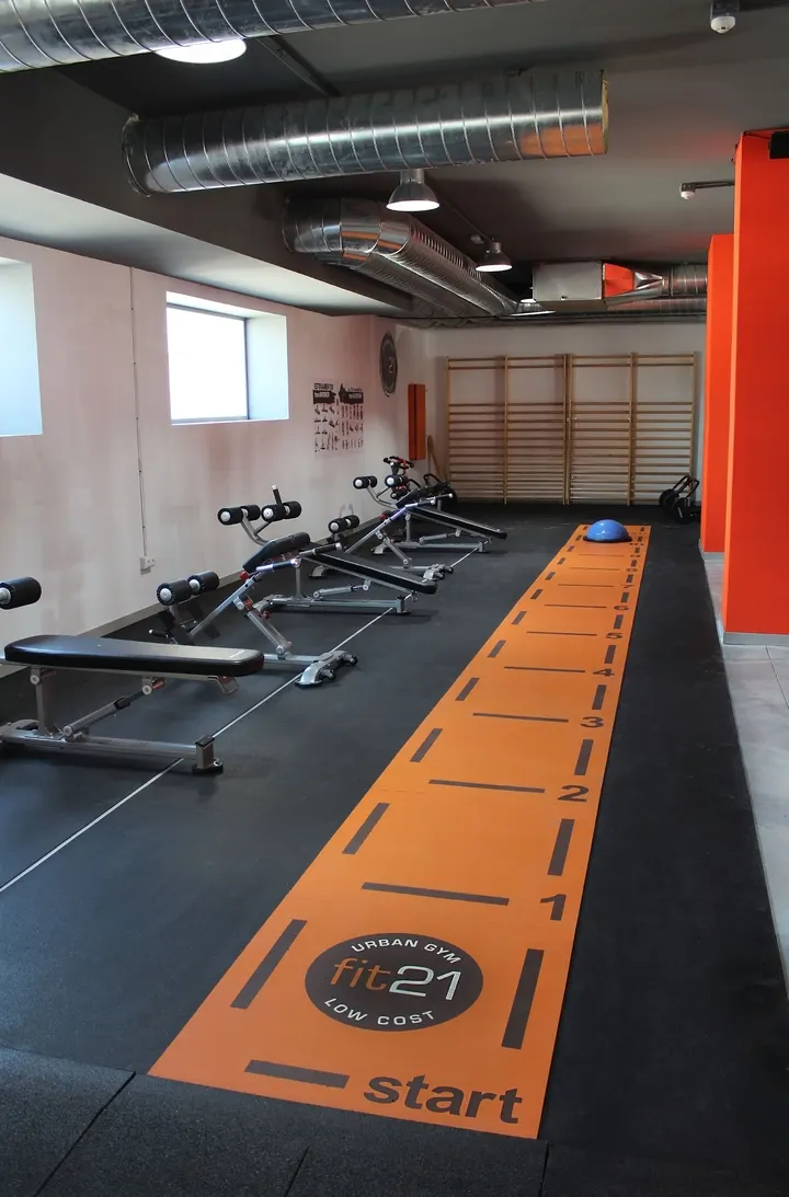 Gimnasio Fit21 — Estudio de fitness en Urbanització Les Atzavares, Elche