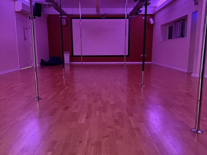 Kiss Pole Studio — pole fitness-studio in Milton Keynes — 4