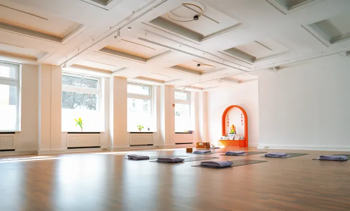 Jivamukti Yoga Düsseldorf — Yoga in Friedrichstadt, Düsseldorf