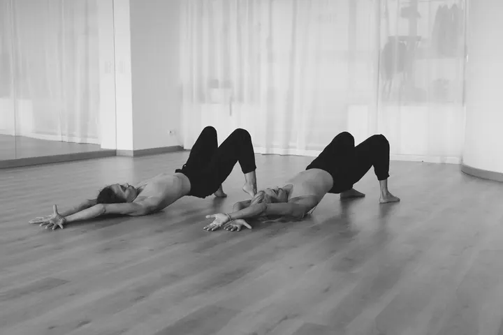 aerial yoga — Yoga em Cascais