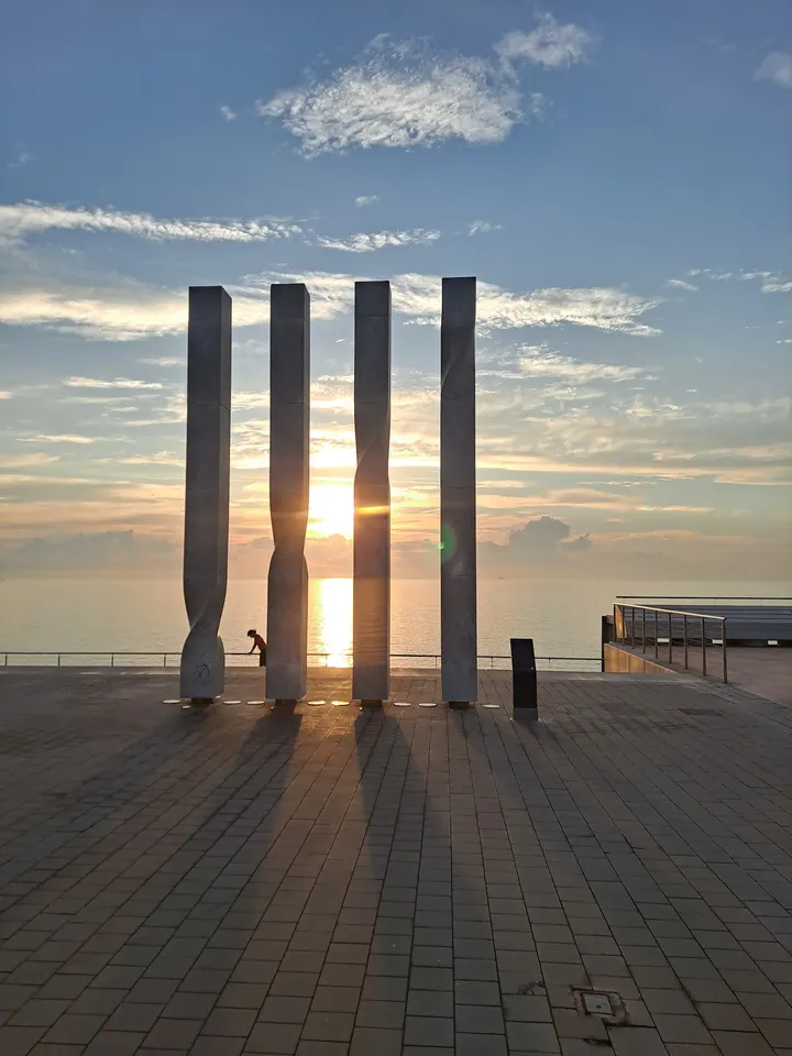 Mirador del Mediterrani W By Andrea Sais — Yoga en Ciutat Vella, Barcelona