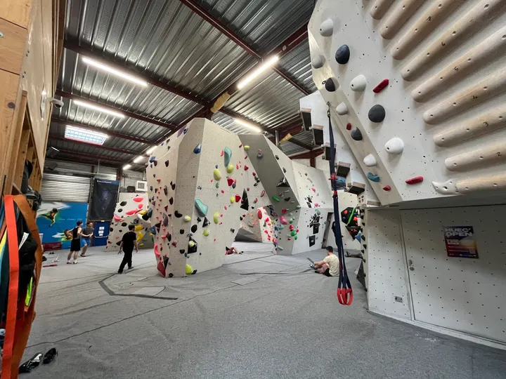 Hueco Strasbourg-Zenith Escalade-Bloc — bloc-studio à Eckbolsheim, Strasbourg — 3