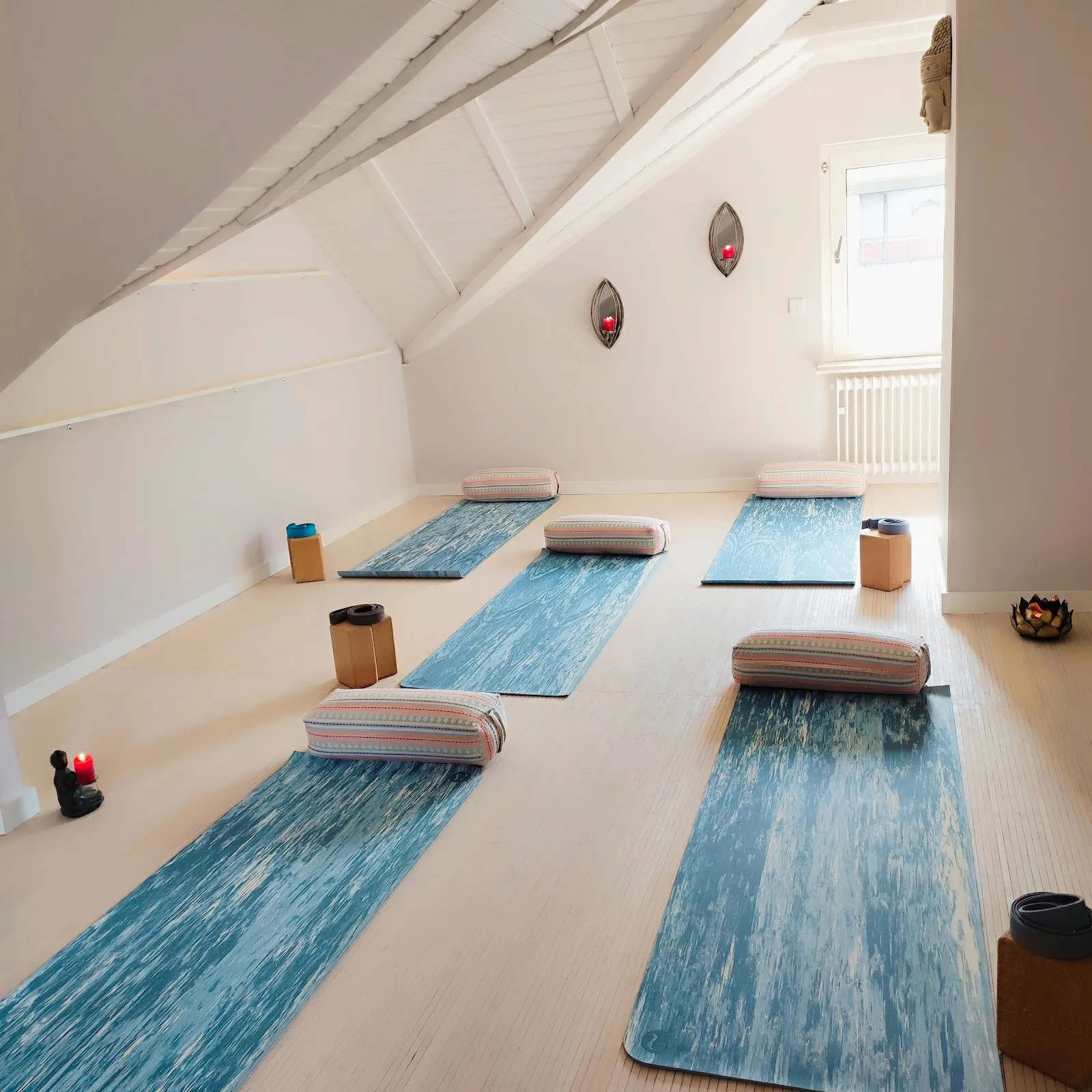 Namanda Yoga Bad Homburg Ober-Eschbach - Yogastunden - Meditation - Personaltraining — yoga-studio in Bad Homburg vor der Höhe-Ober-Eschbach — 3