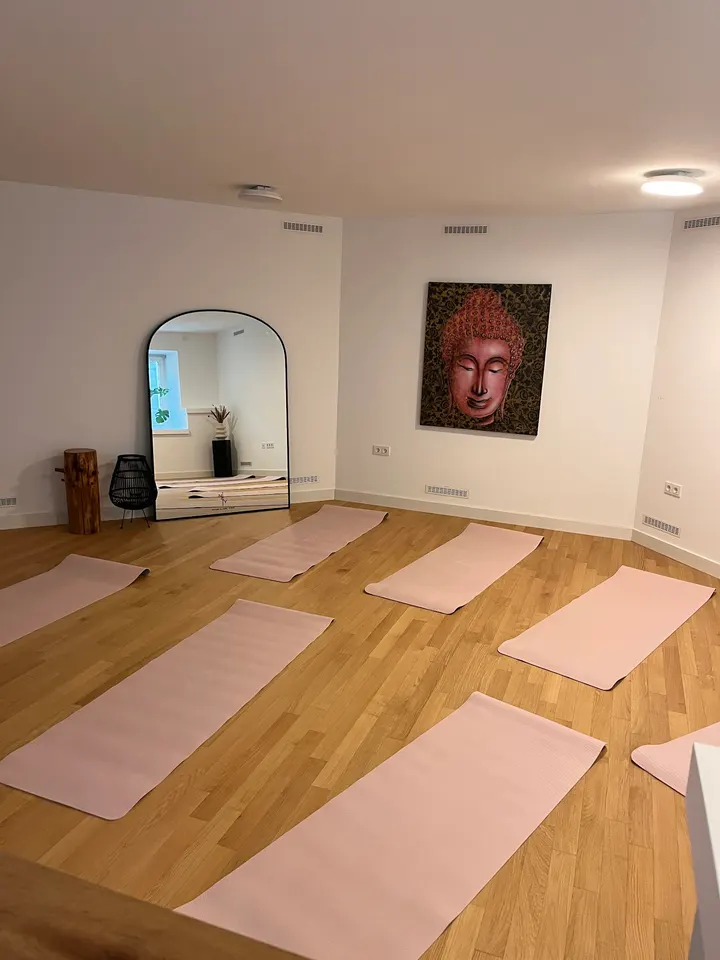 Naomi Claire Yoga — yoga-studio in Düsseldorf — 2