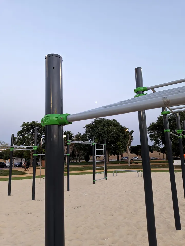Parque de Calistenia Budiño — estudio de fitness-studio en Villas del Este, Jerez de la Frontera — 3