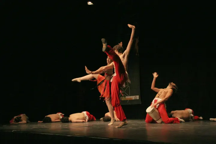 Escuela Municipal De Danza Jose Uruñuela — baile-studio en Arana, Vitoria-Gasteiz — 2