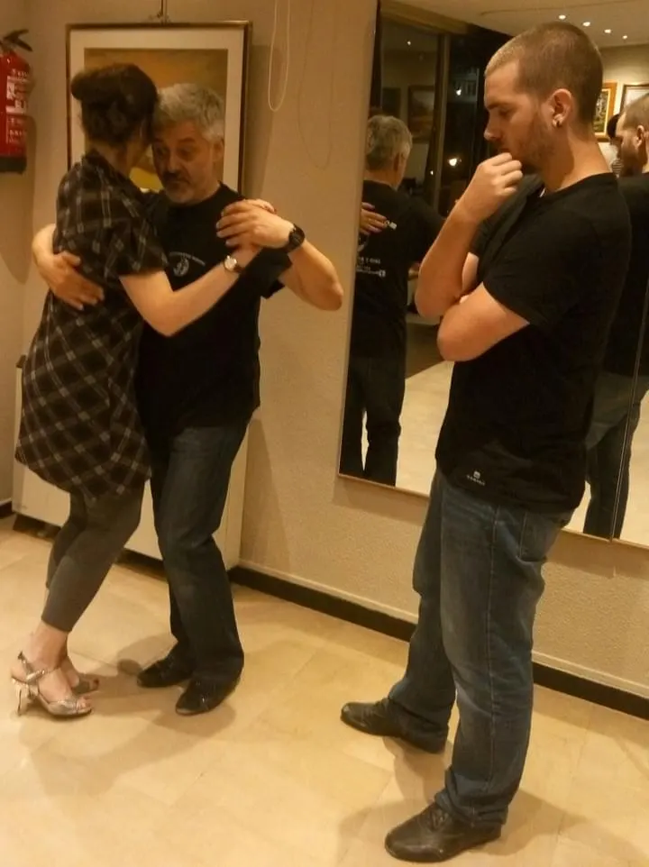 Clases de tango en Madrid con M Antonieta y Ezequiel — Dance en Embajadores, Madrid