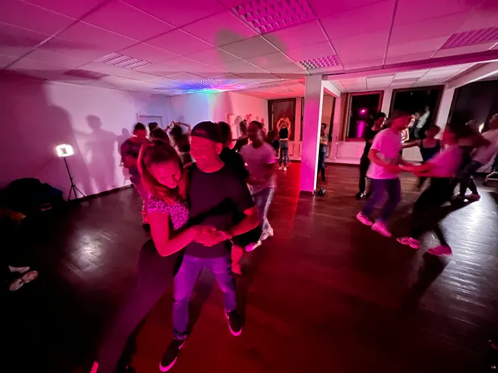 Bachata Sensual Duisburg — tanz-studio in Altstadt, Duisburg — 3