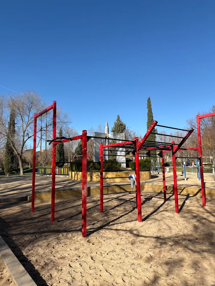 Street Workout Calistenia Parque De Las Tres Culturas — estudio de fitness-studio en Toledo — 3