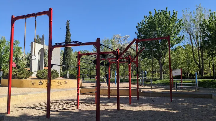 Street Workout Calistenia Parque De Las Tres Culturas — estudio de fitness-studio en Toledo — 4