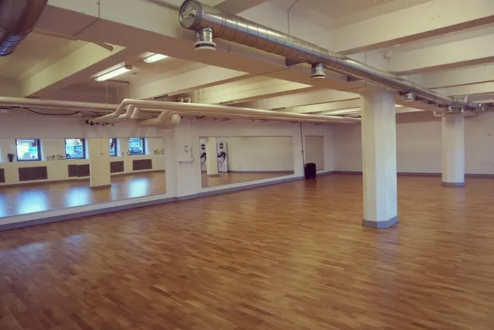 STHLM DanceCrew — dance-studio in Ulvsunda industriområde, Stockholm — 3